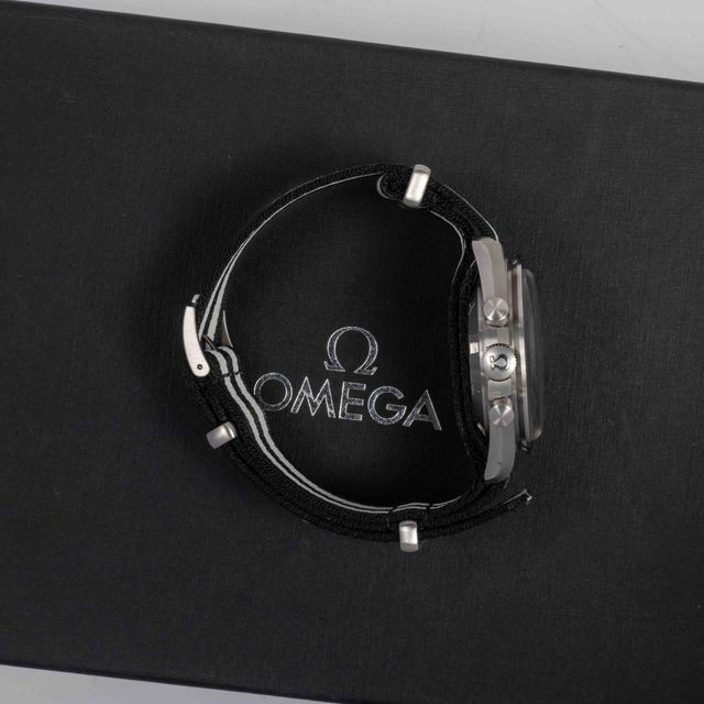 Omega Speedmaster Speedy Tuesday 311.32.42.30.01.001 Image 2